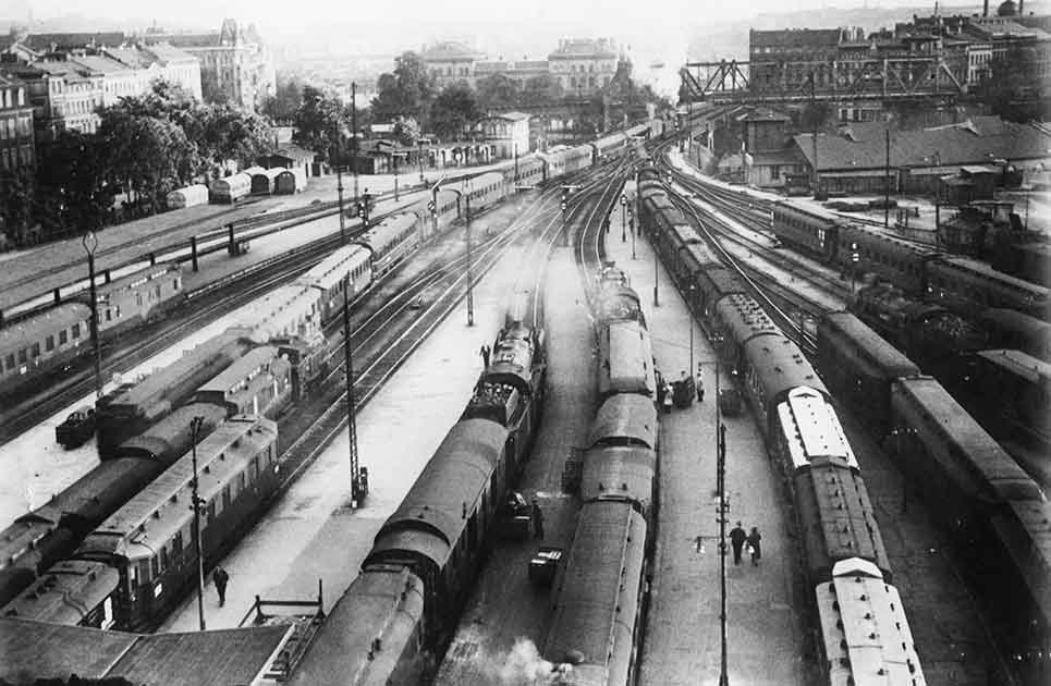 Die Gleise des Anhalter Bahnhofs in Berlin 1932